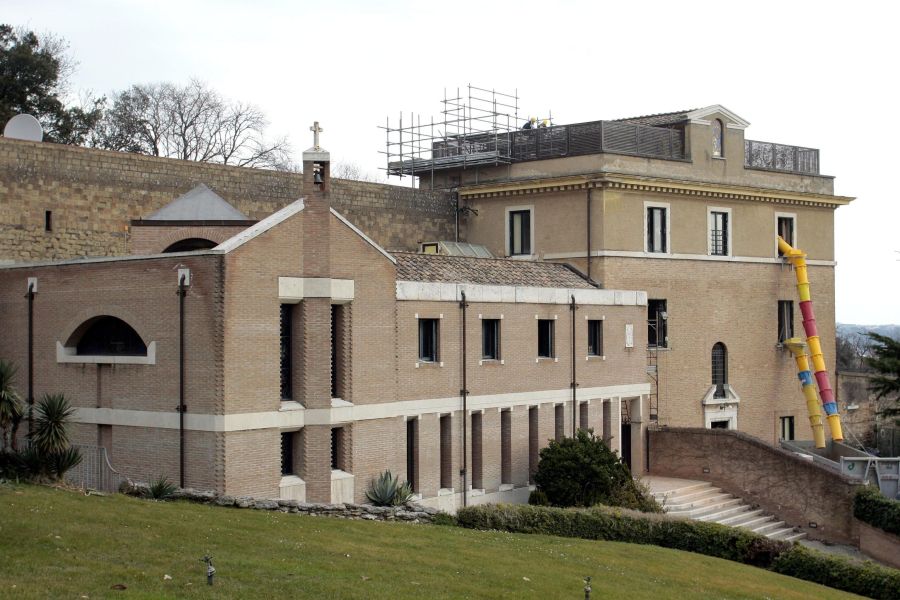 След оттеглянето си папа Бенедикт XVI ще живее в манастир на Ватиканския хълм