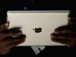 Apple задължи директорите си да влагат три заплати в акциите на компанията