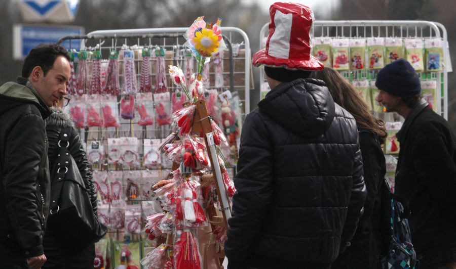 На 1 март хората, дърветата и животните се закичват за здраве и успех с мартеници