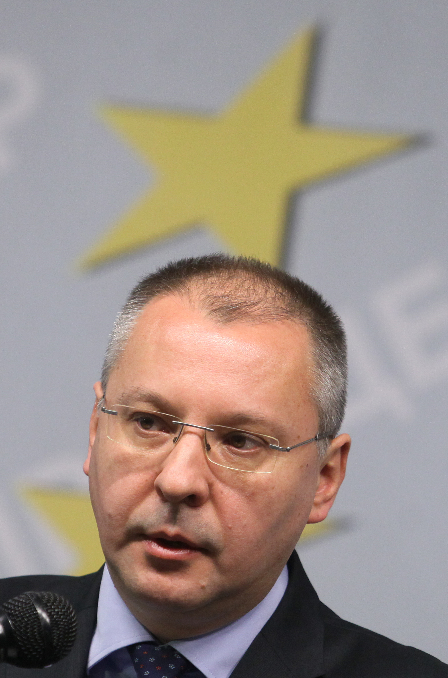 Станишев сезира прокуратурата за фалшиво досие в ДС