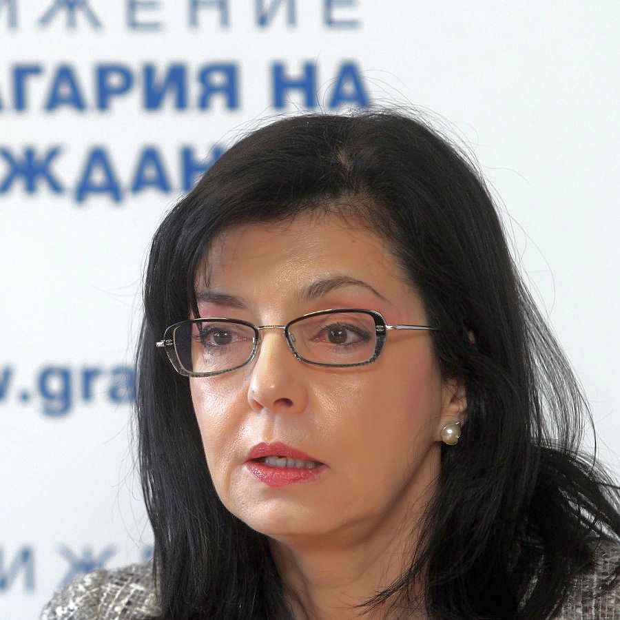 Меглена Кунева прогнозира, че скоро ще излязат тефтерчета с медийни поръчки