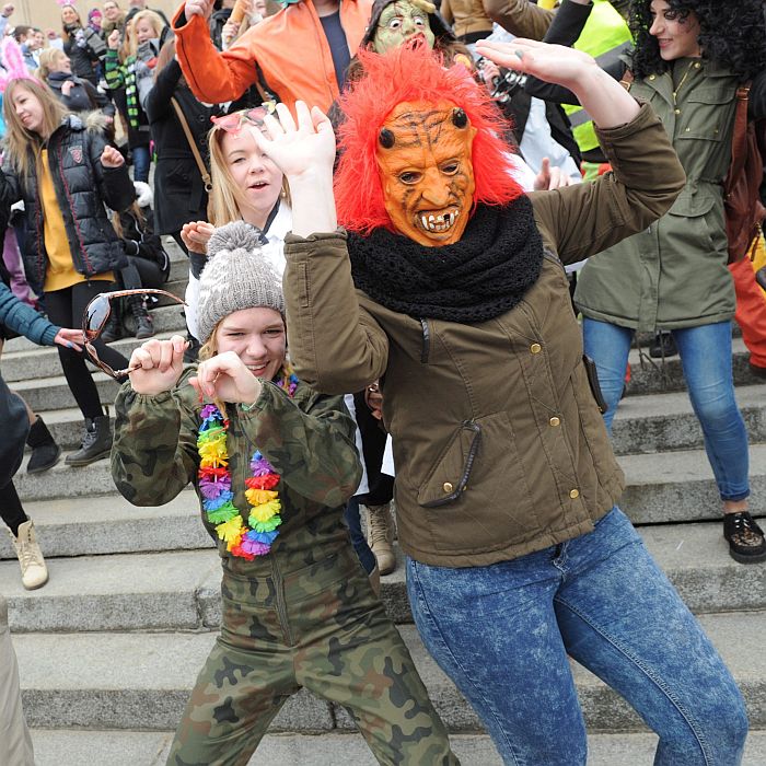 Разследват полуголи войници, танцуващи ”Харлем шейк” в Белгия
