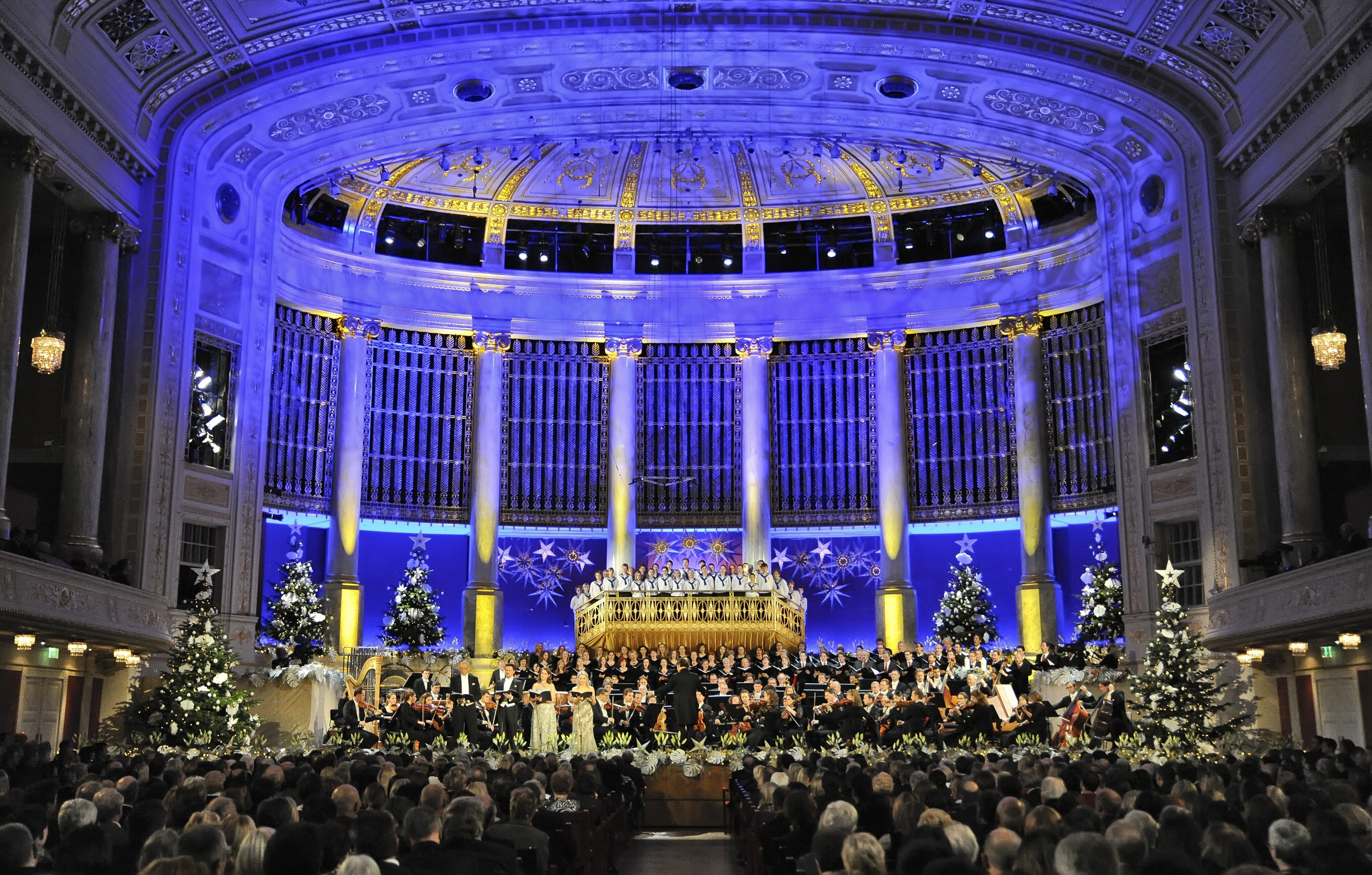 Оркестърът е известен със своите коледни и новогодишни концерти
