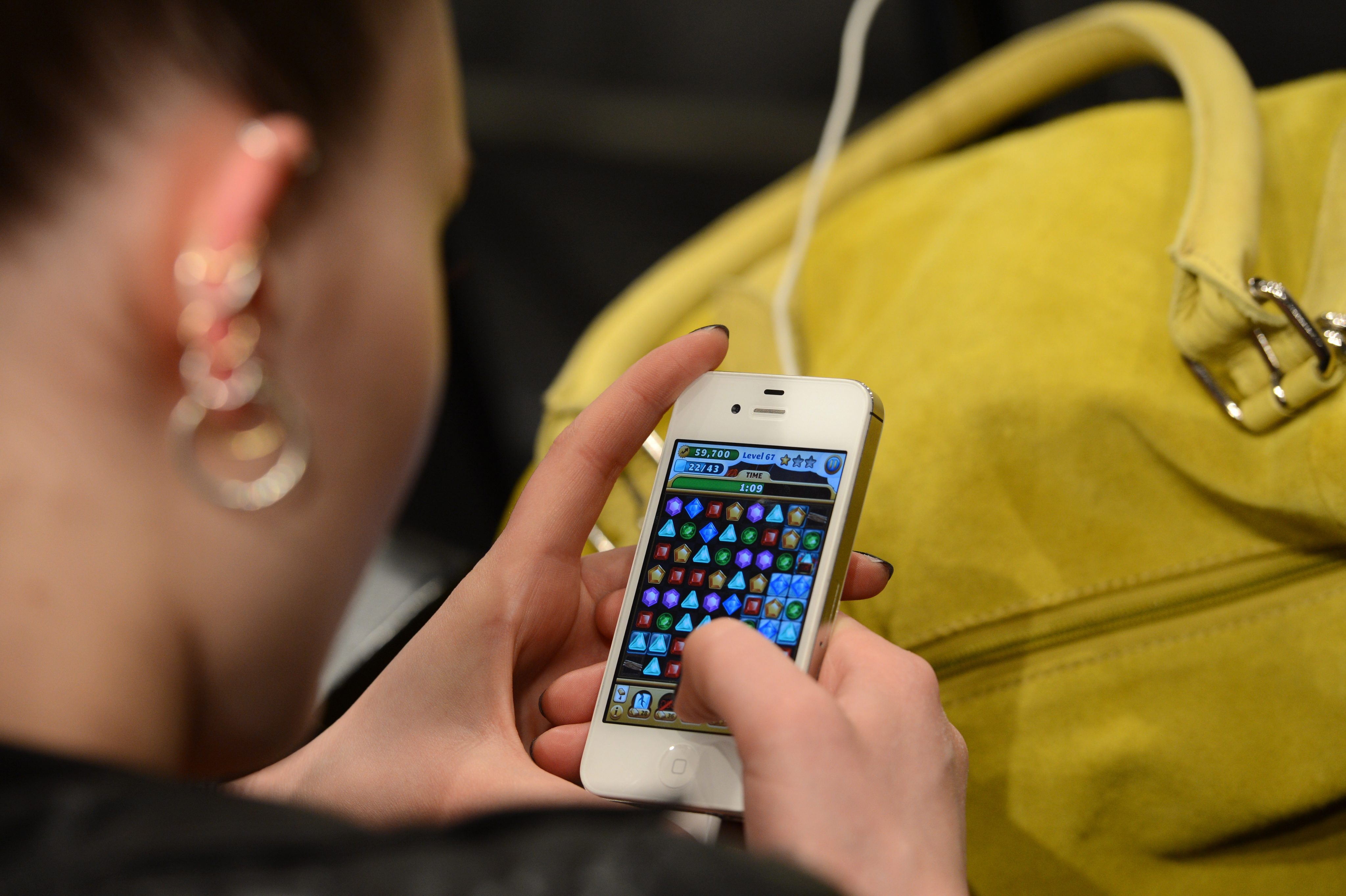 Родители пренебрегват развитието на децата си, защото са обсебени от смартфоните си