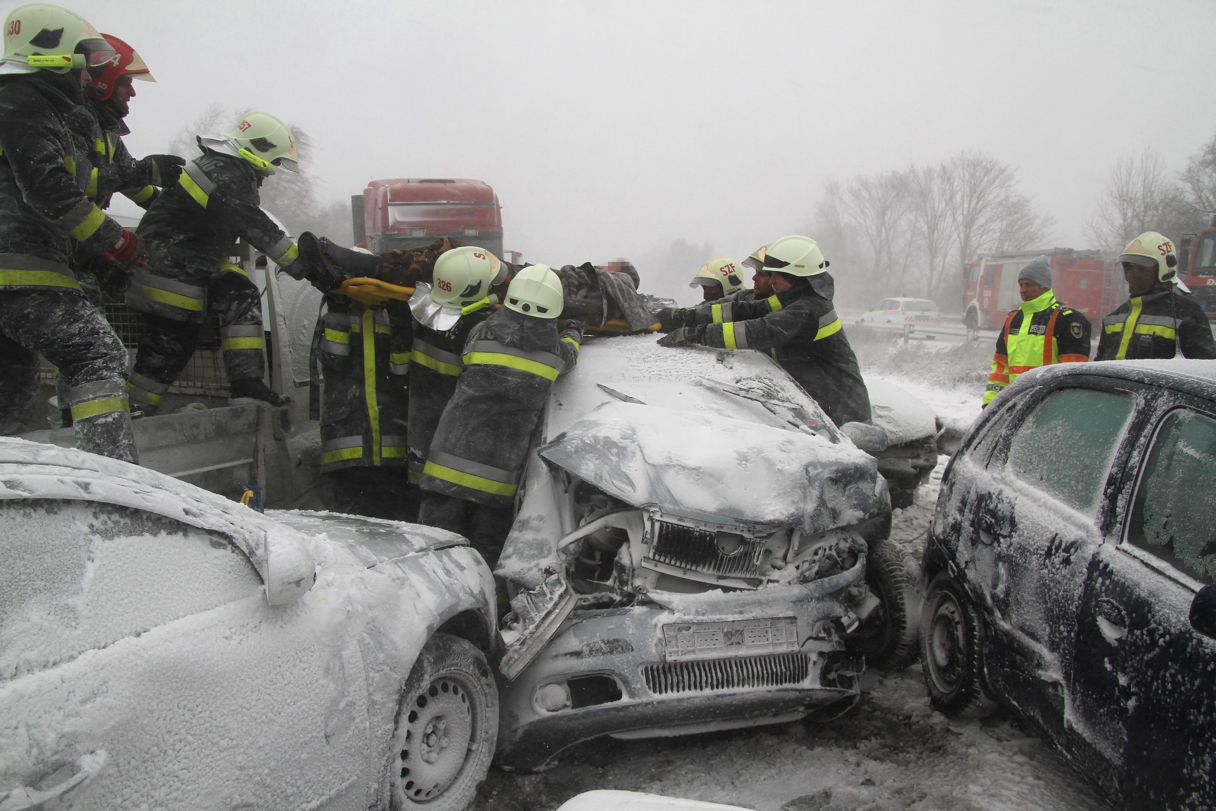 Зимен хаос в Централна Европа, има блокирани българи по пътищата