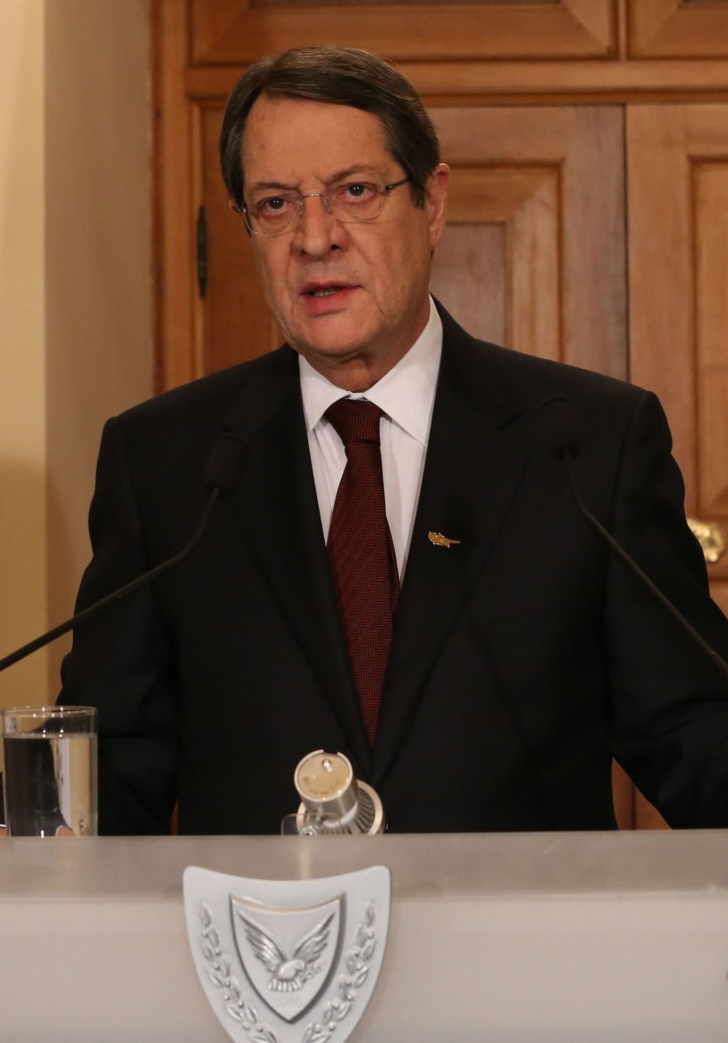 Парламентът в Кипър отхвърля данък депозит, страната пред фалит