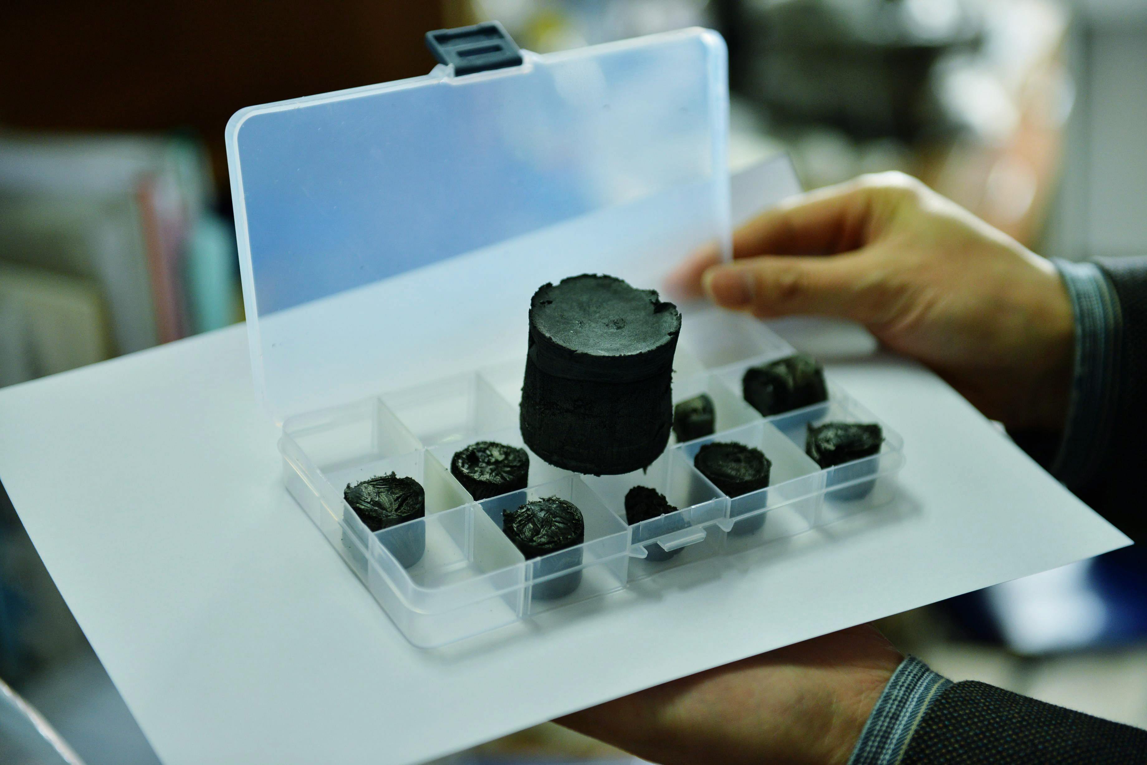 Най-лекият твърд материал - графенов аерогел