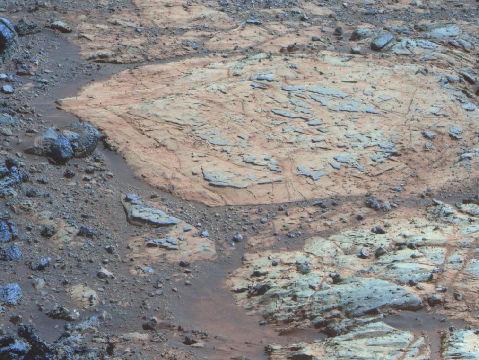 Марсоходите се натъкнаха на еднакви скали