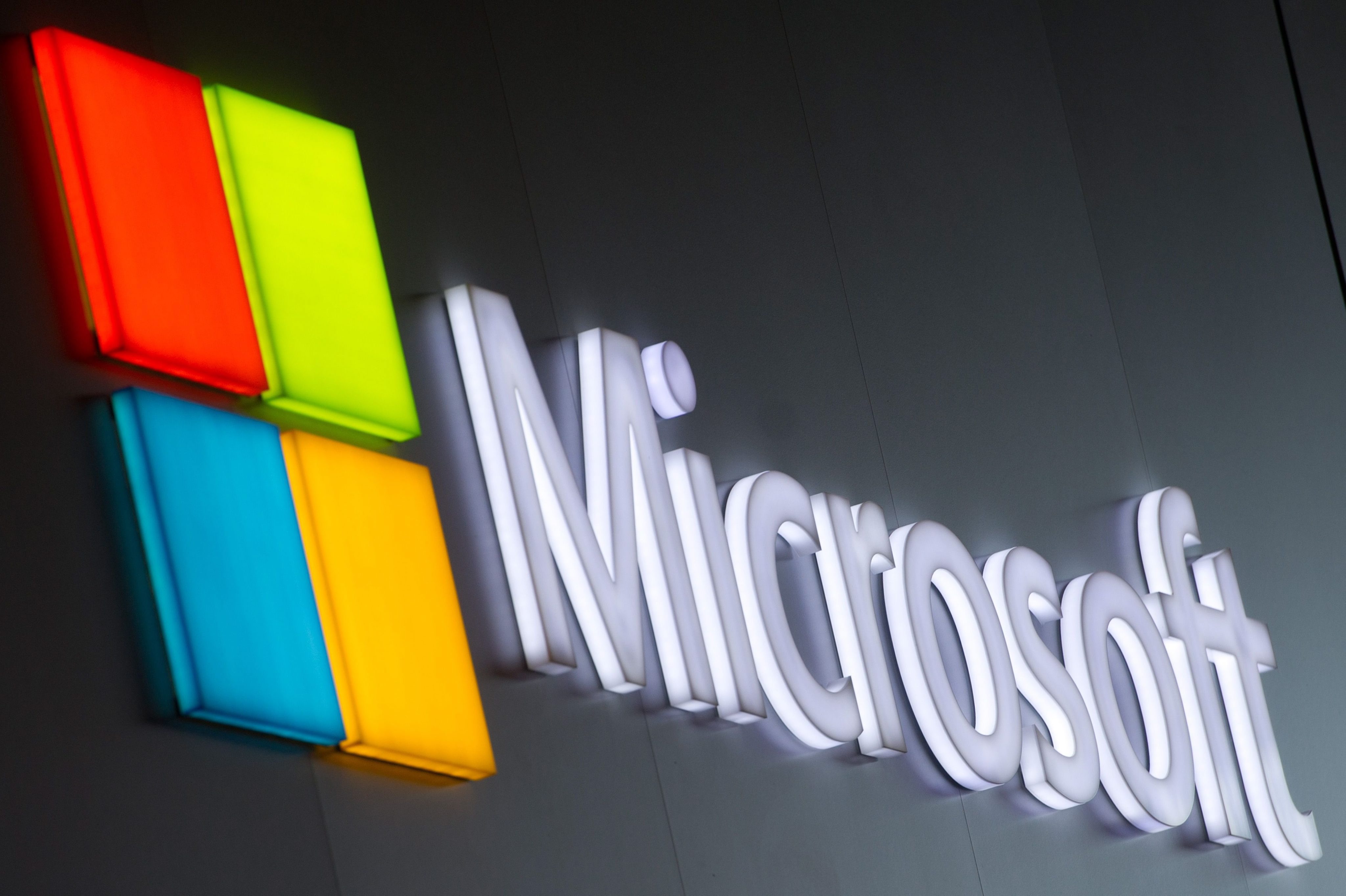 Microsoft отчете спад на печалбата