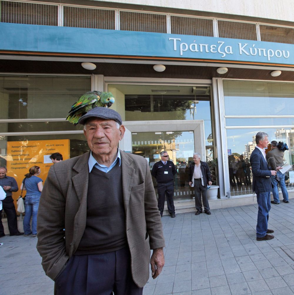 Кипър отмени ограниченията за 8 банки