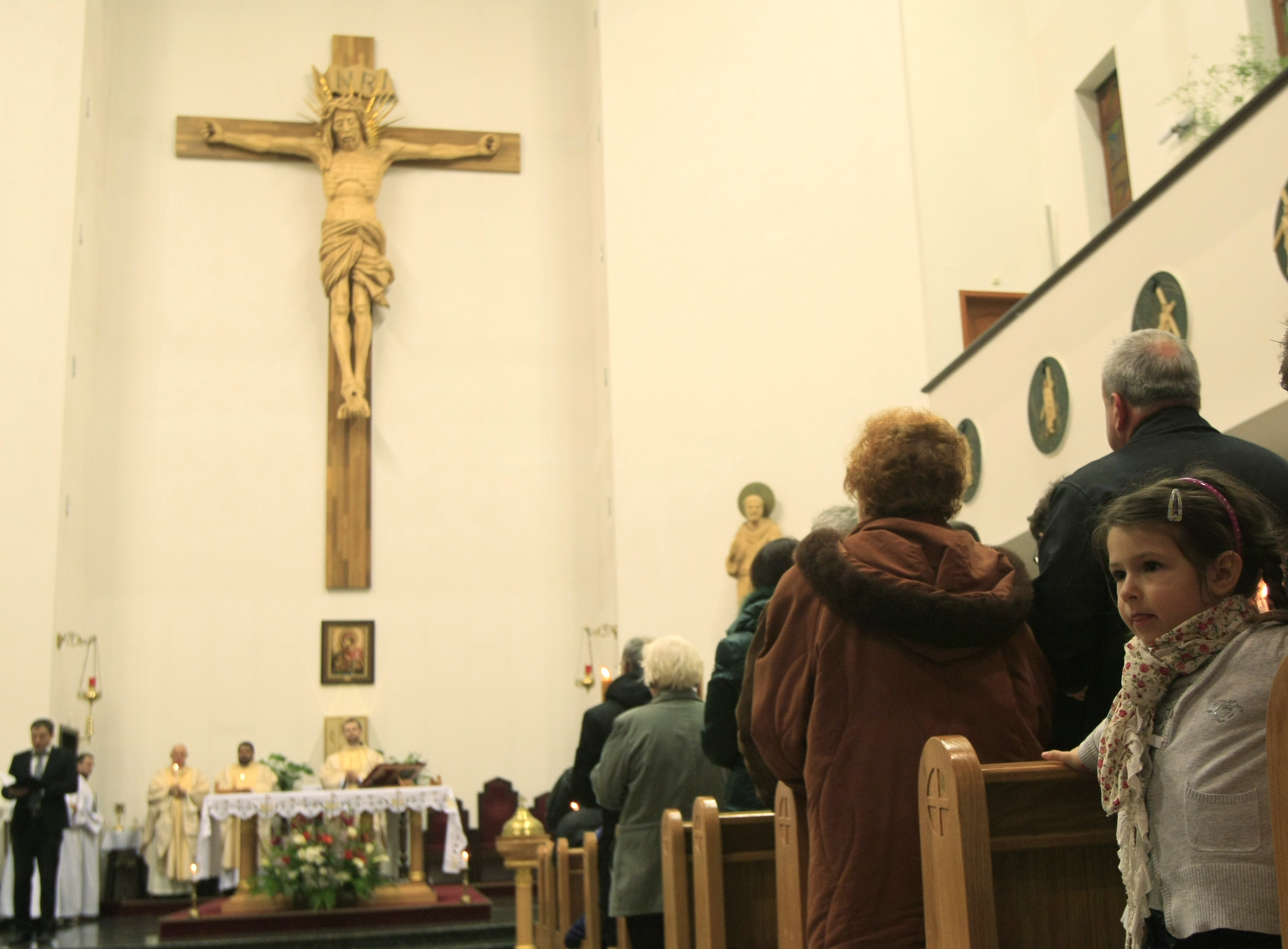 В катедралата ”Свети Йосиф” в София беше отслужена литургия на Святата Пасхална нощ