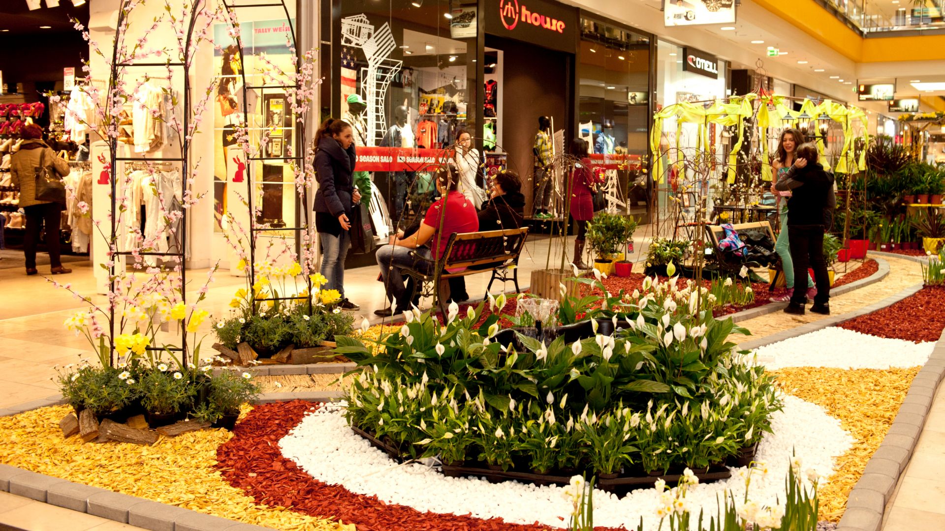 Напълно подкрепяме отварянето на търговските центрове в България и бихме