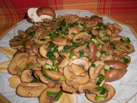 Кралска печурка с масло и зелен лук