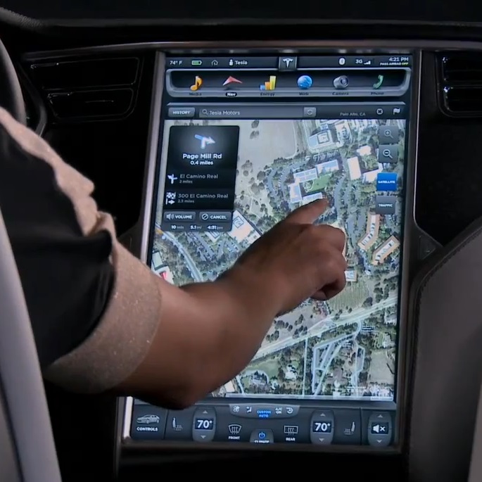 Подробности за 17-инчовия сензорен екран в Tesla Model S