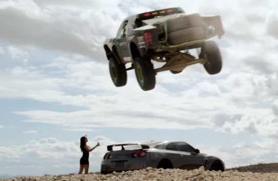 Пикап прелита над GT-R в новия клип на Monster Energy