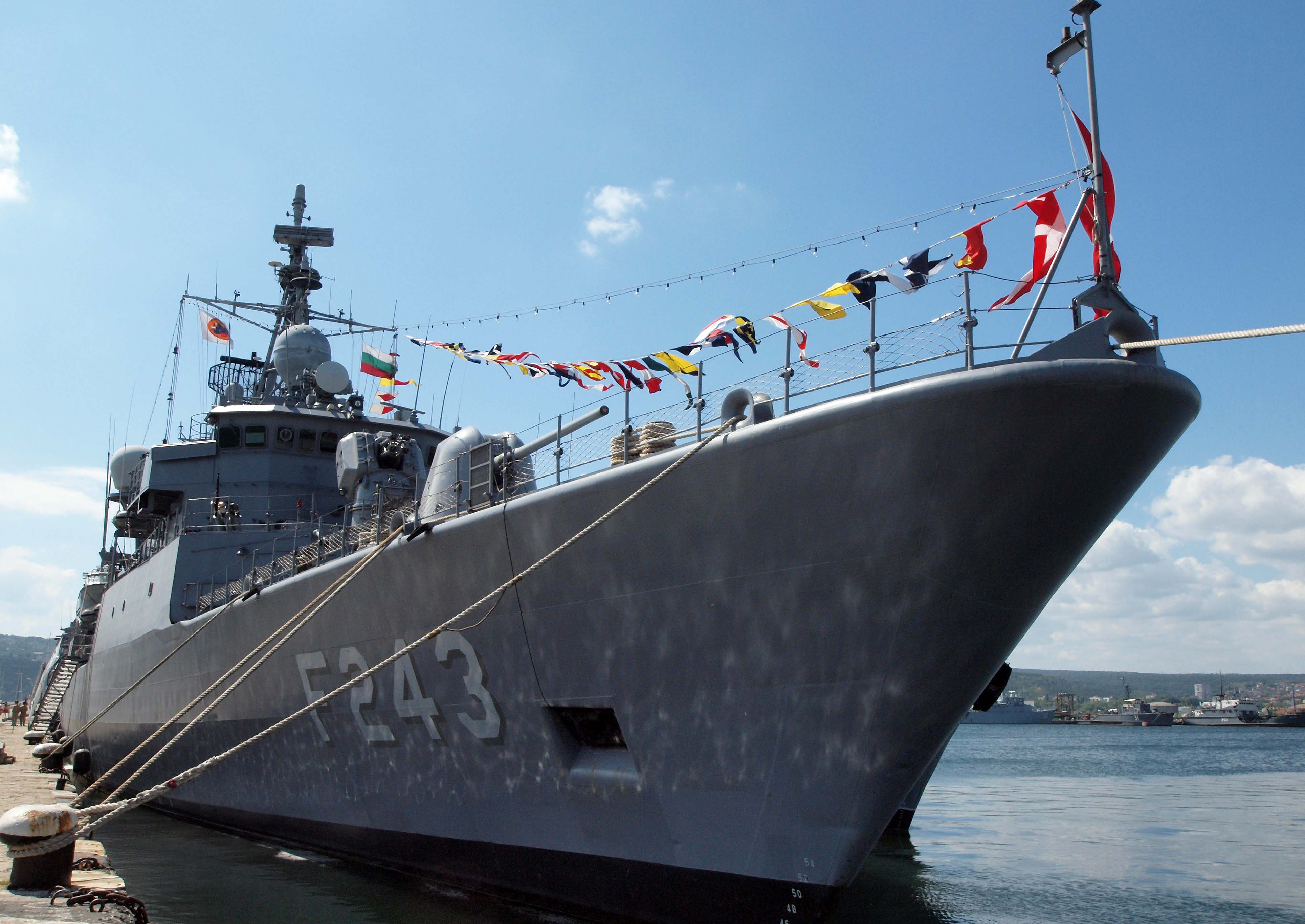 Военно учение ”Бриз 2014” започна в Черно море