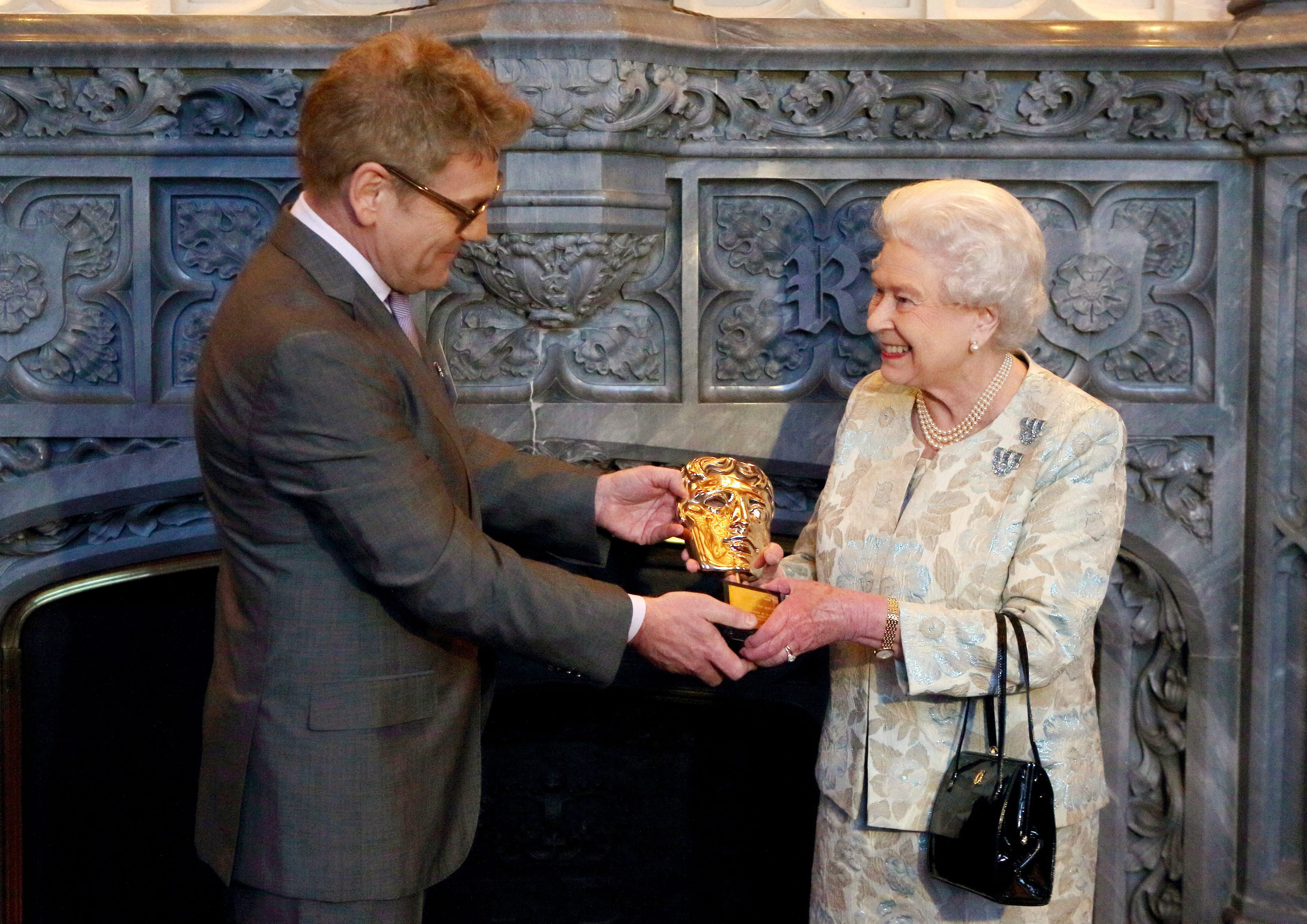 Кралица Елизабет Втора получи почетната награда БАФТА