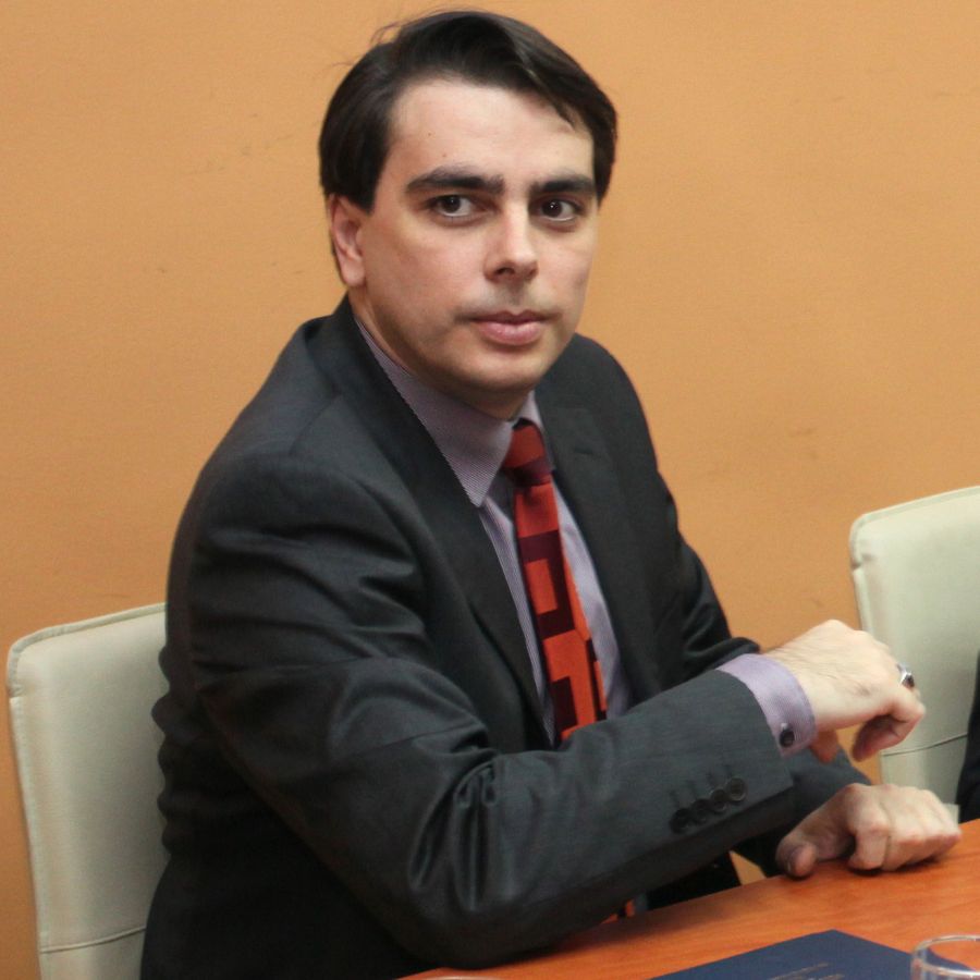 Централите, които до сега са разчитали на квота „общински доставчик”, ще трябва да разчитат на свободния пазар, каза Асен Василе