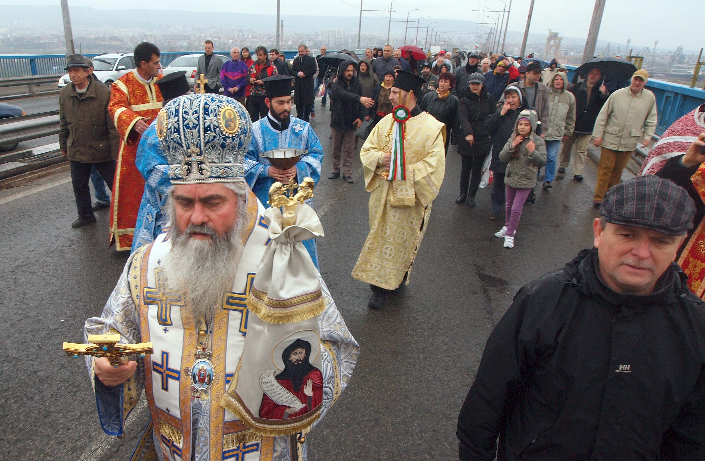 Варненци се включиха в две литийни шествия