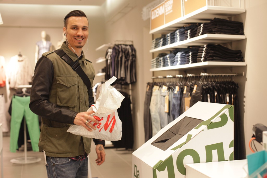 DJ Мартен Роберто се вдъхнови от нови магазини на H&M