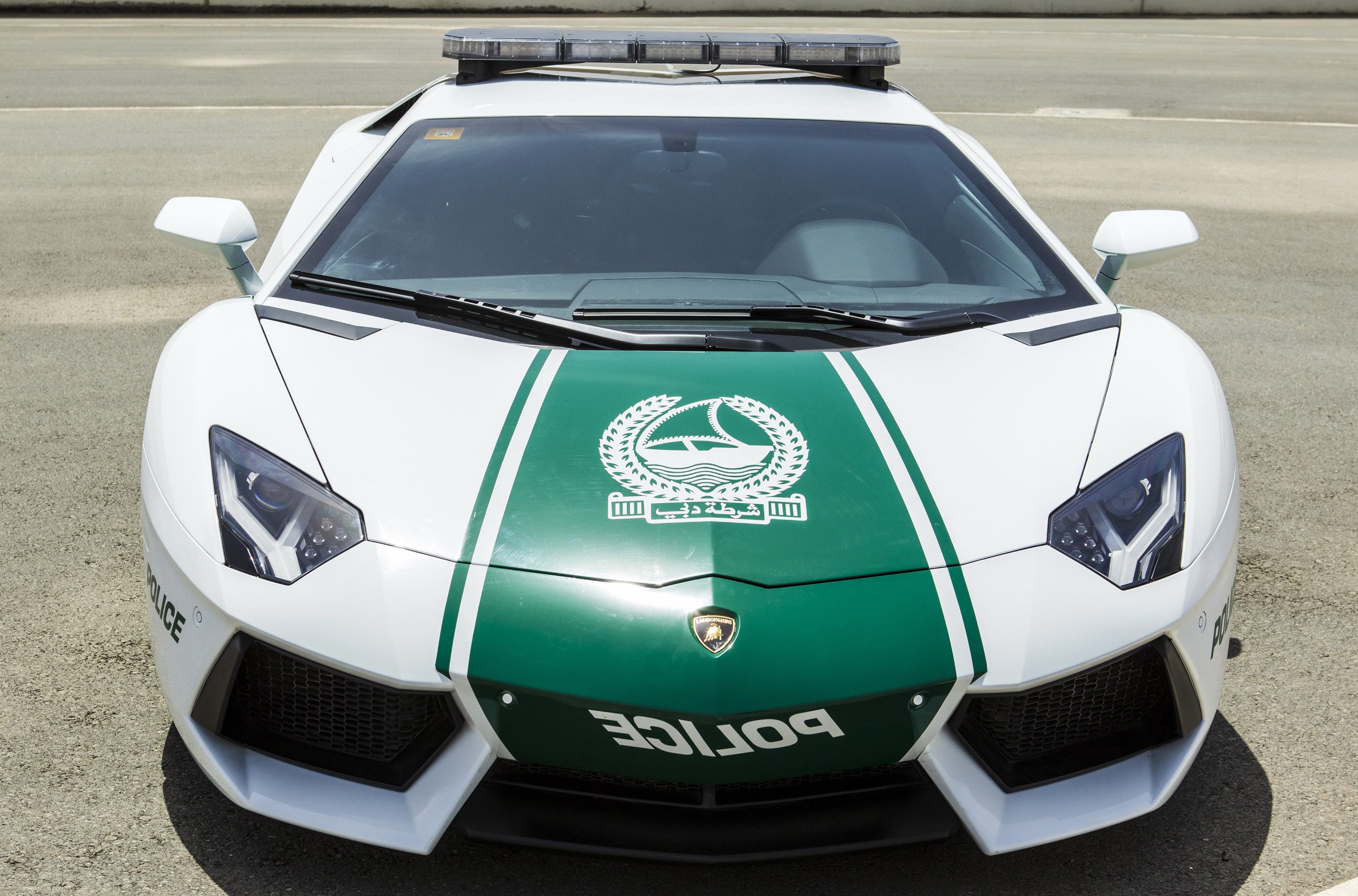 Полицията в Дубай се снабди с Lambo Aventador
