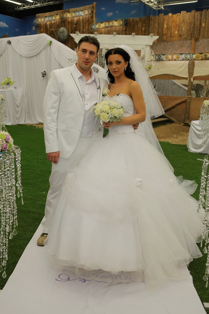 младоженците Никола и Емануела