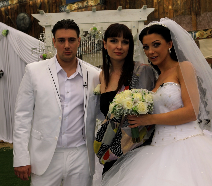 младоженците с кумата Жени Калканджиева