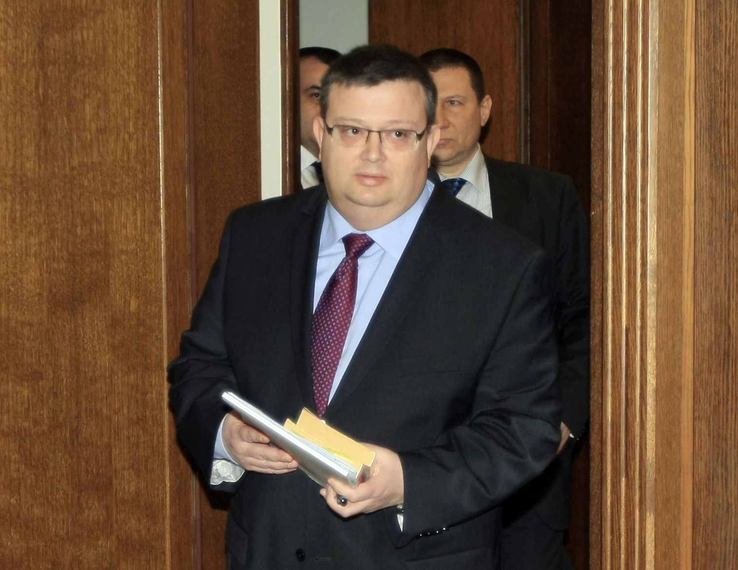 Сотир Цацаров заяви, че службите за подслушване трябва да излязат от МВР и ДАНС