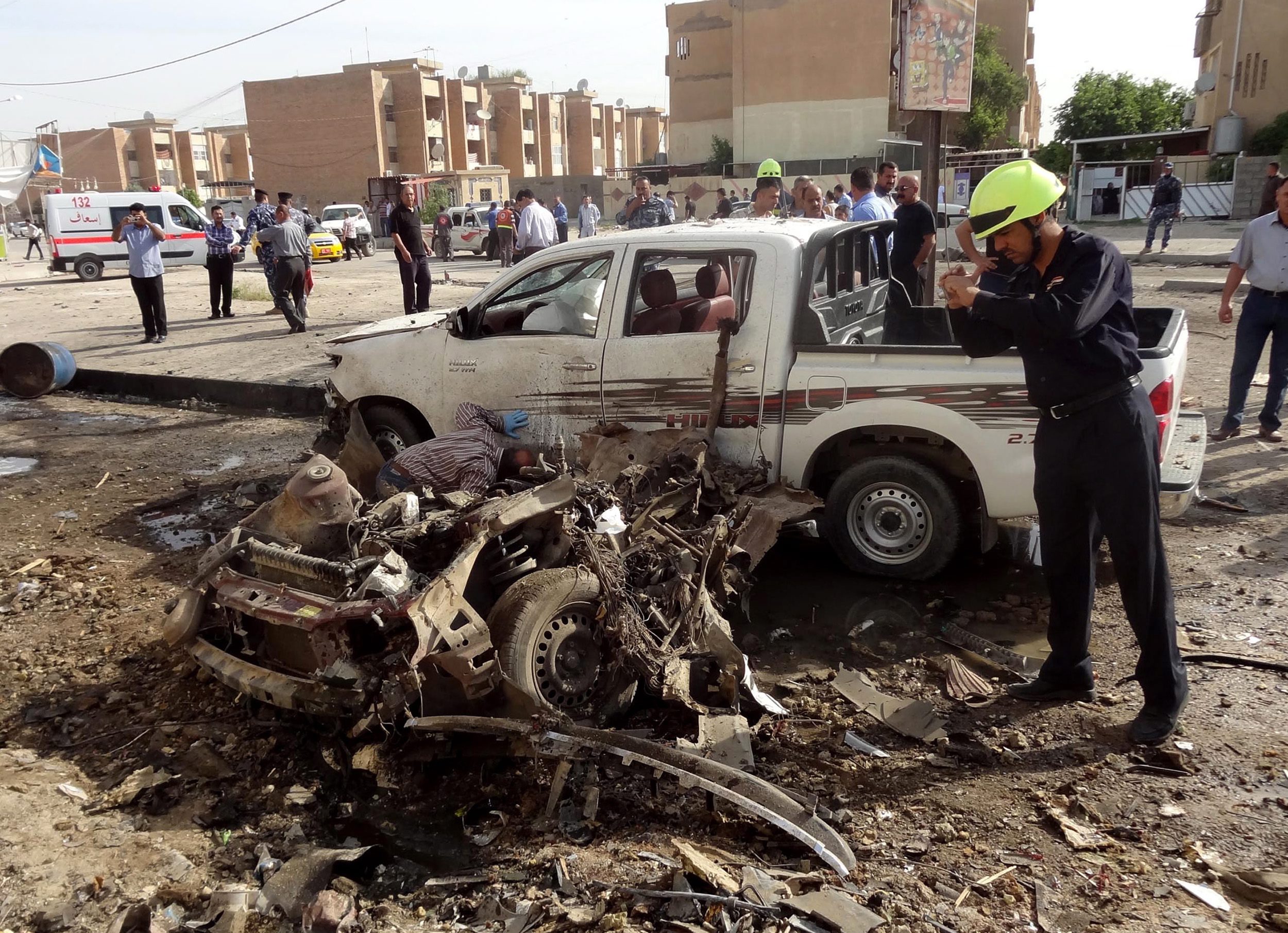 36 убити и поне 200 ранени при серия атентати в Ирак