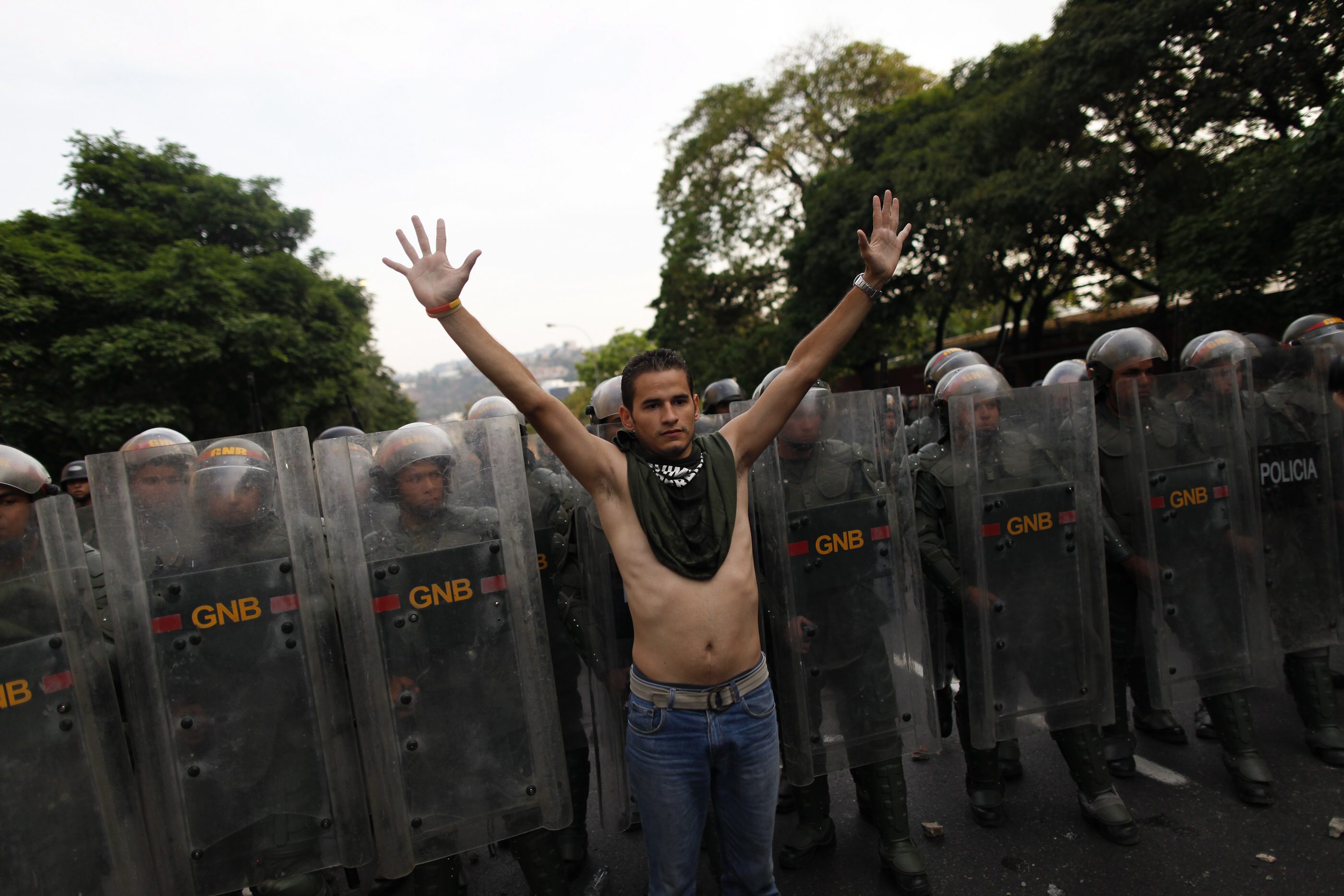 Загинали и ранени при размирици във Венецуела