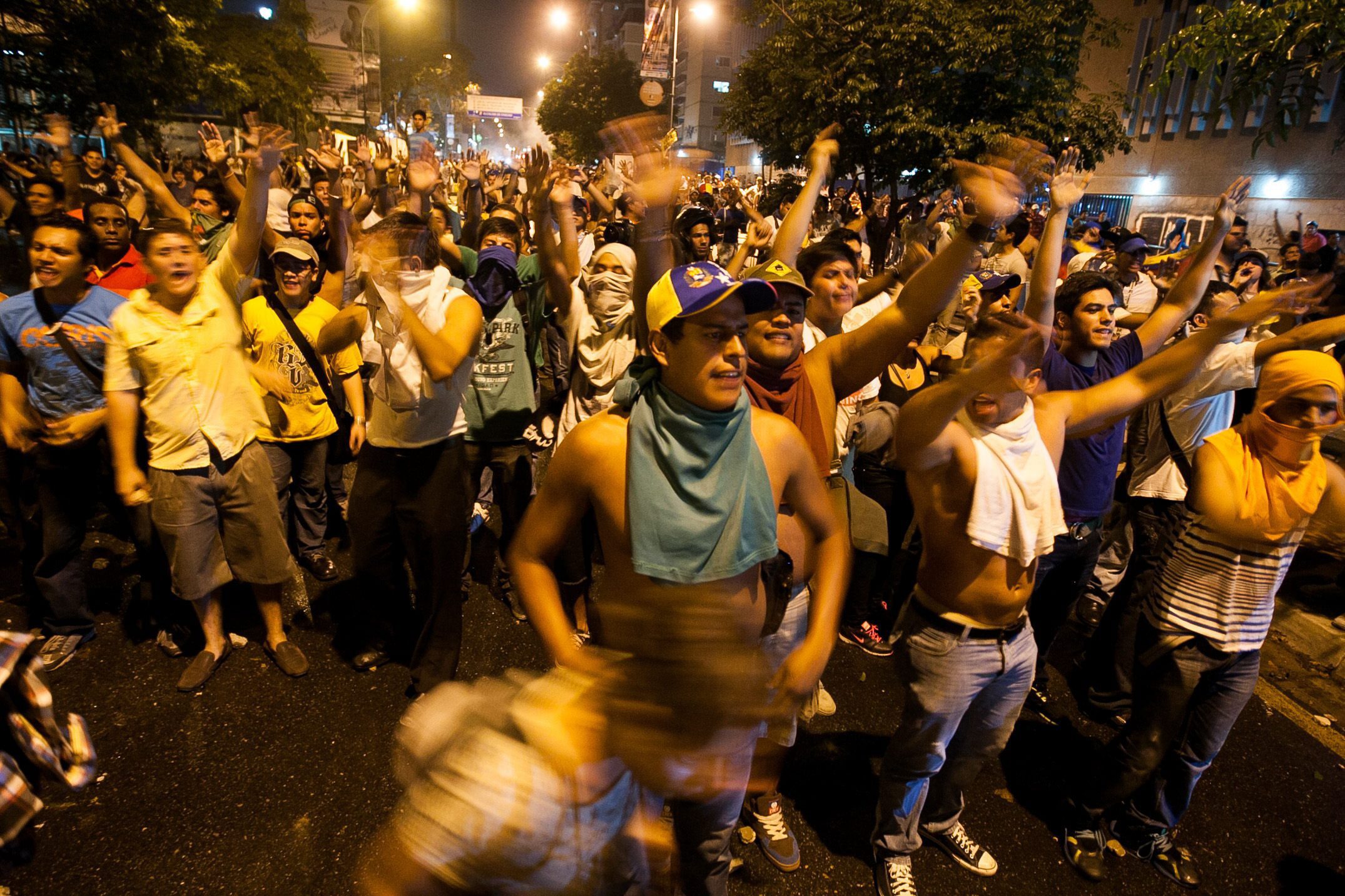 Стотици демонстранти излязоха по улиците на Каракас и други градове