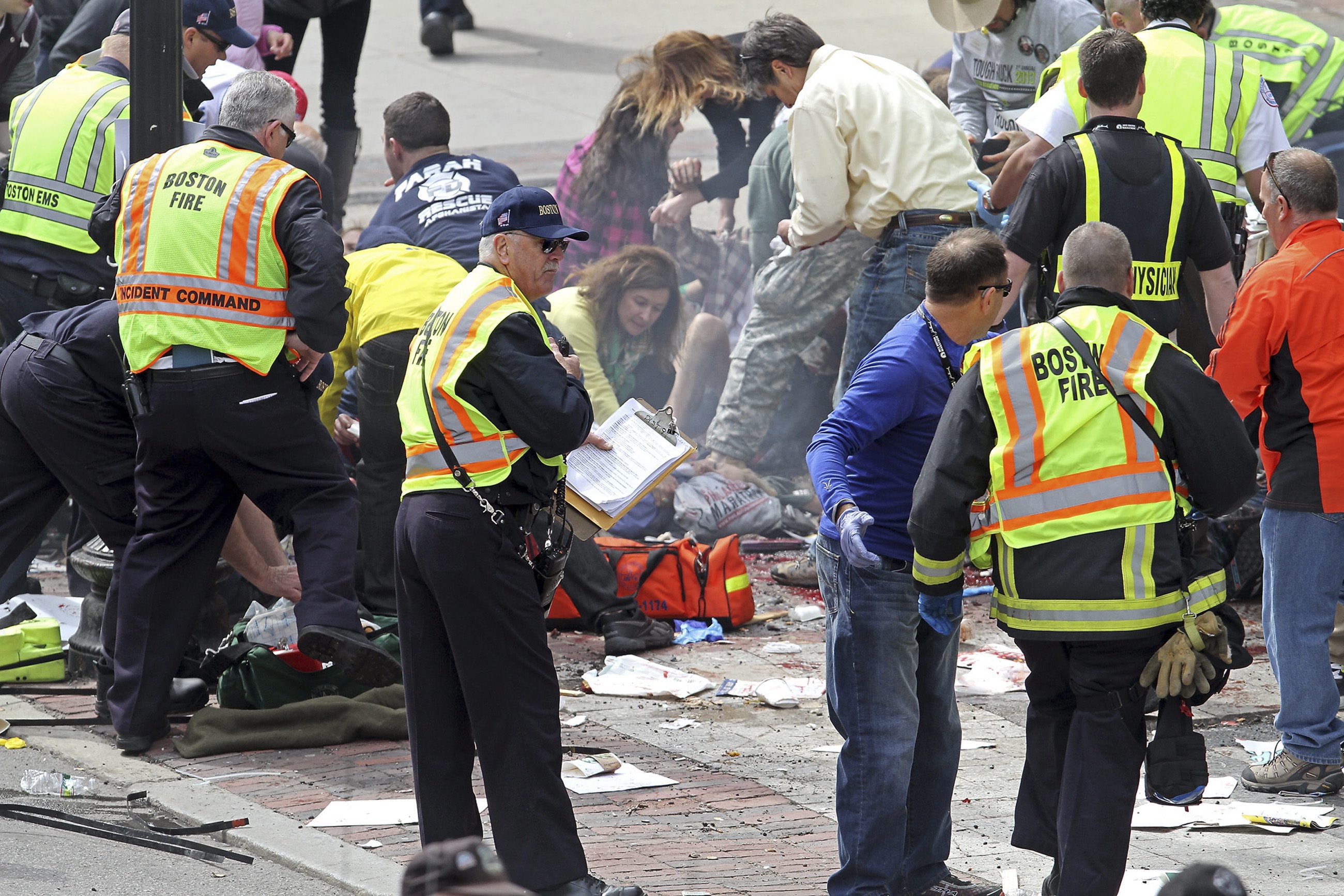 Трима загинали, над 140 ранени при взривовете в Бостън