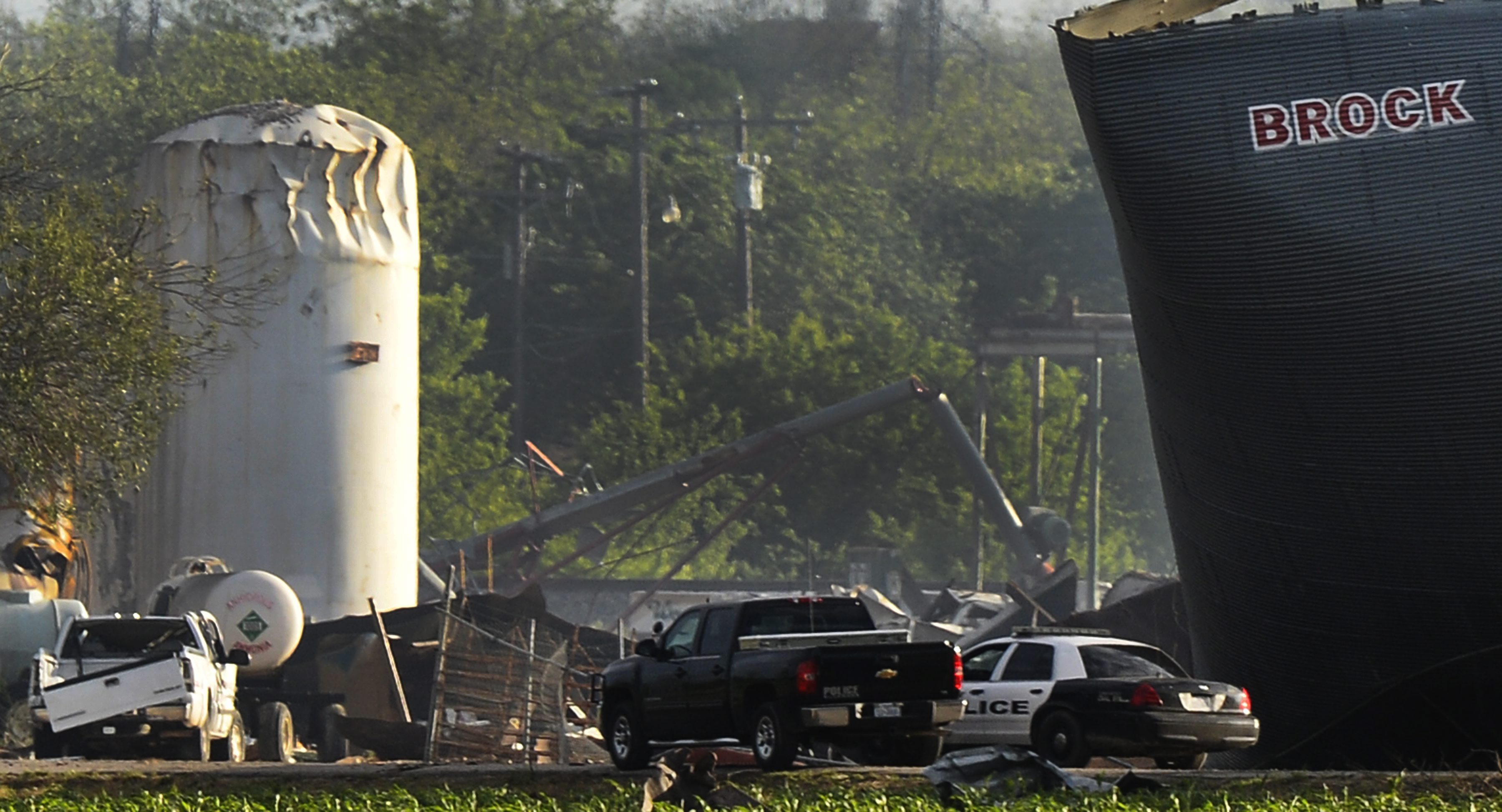 35 станаха жертвите на експлозията в Тексас, 10 са били спасители