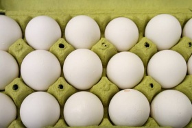 Средните цени на яйцата се понижават