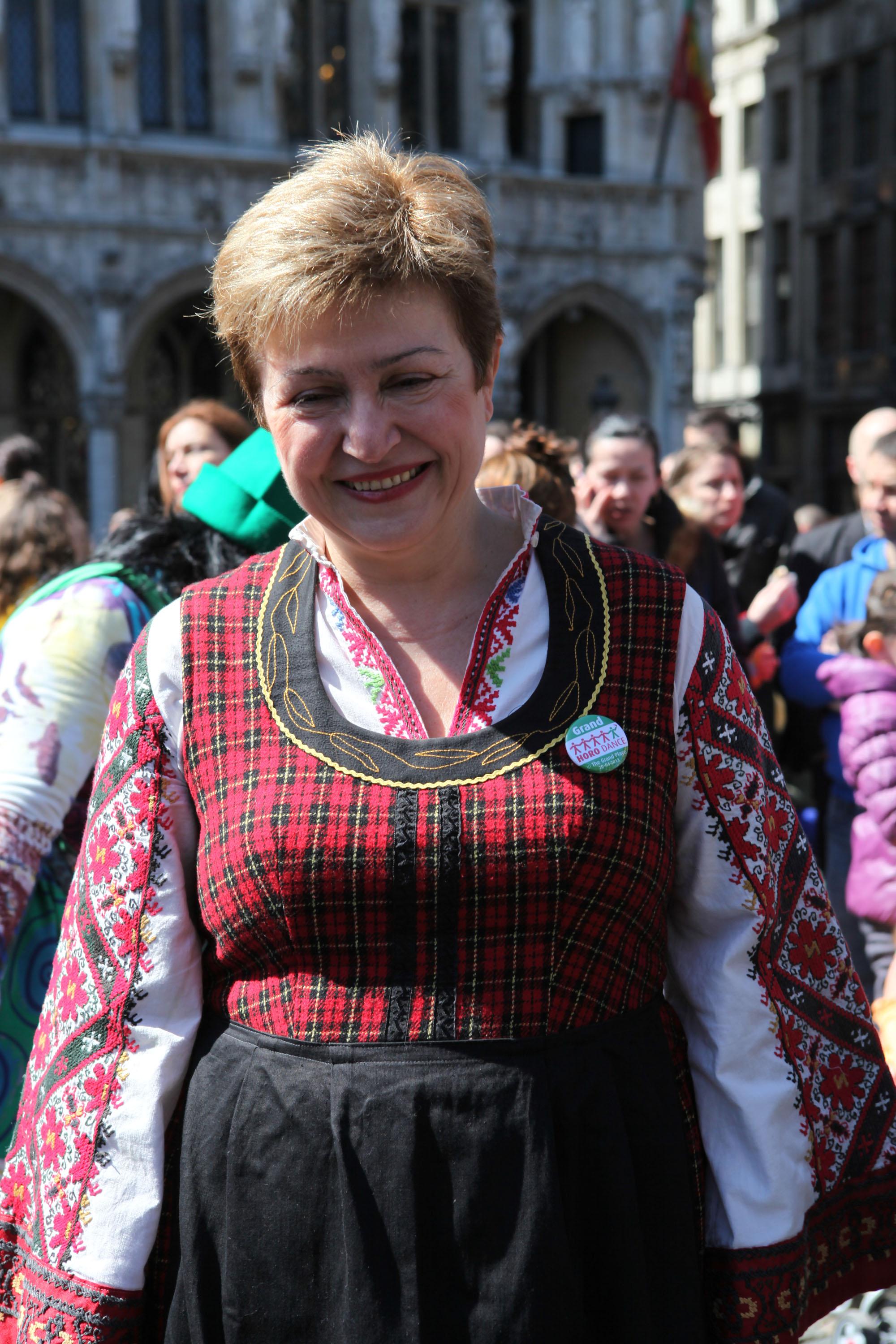 Кристалина Георгиева поведе хоро в Брюксел