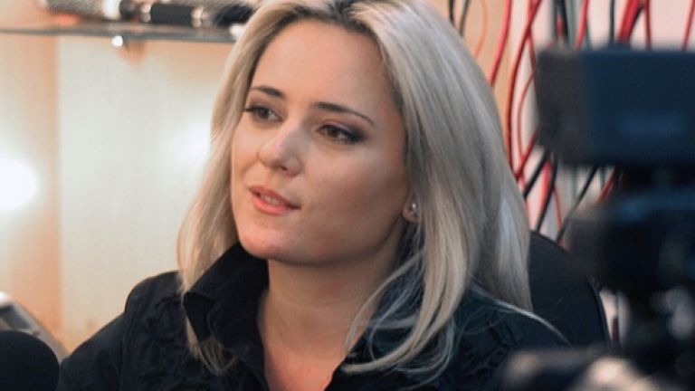 Лора Крумова чака бебе