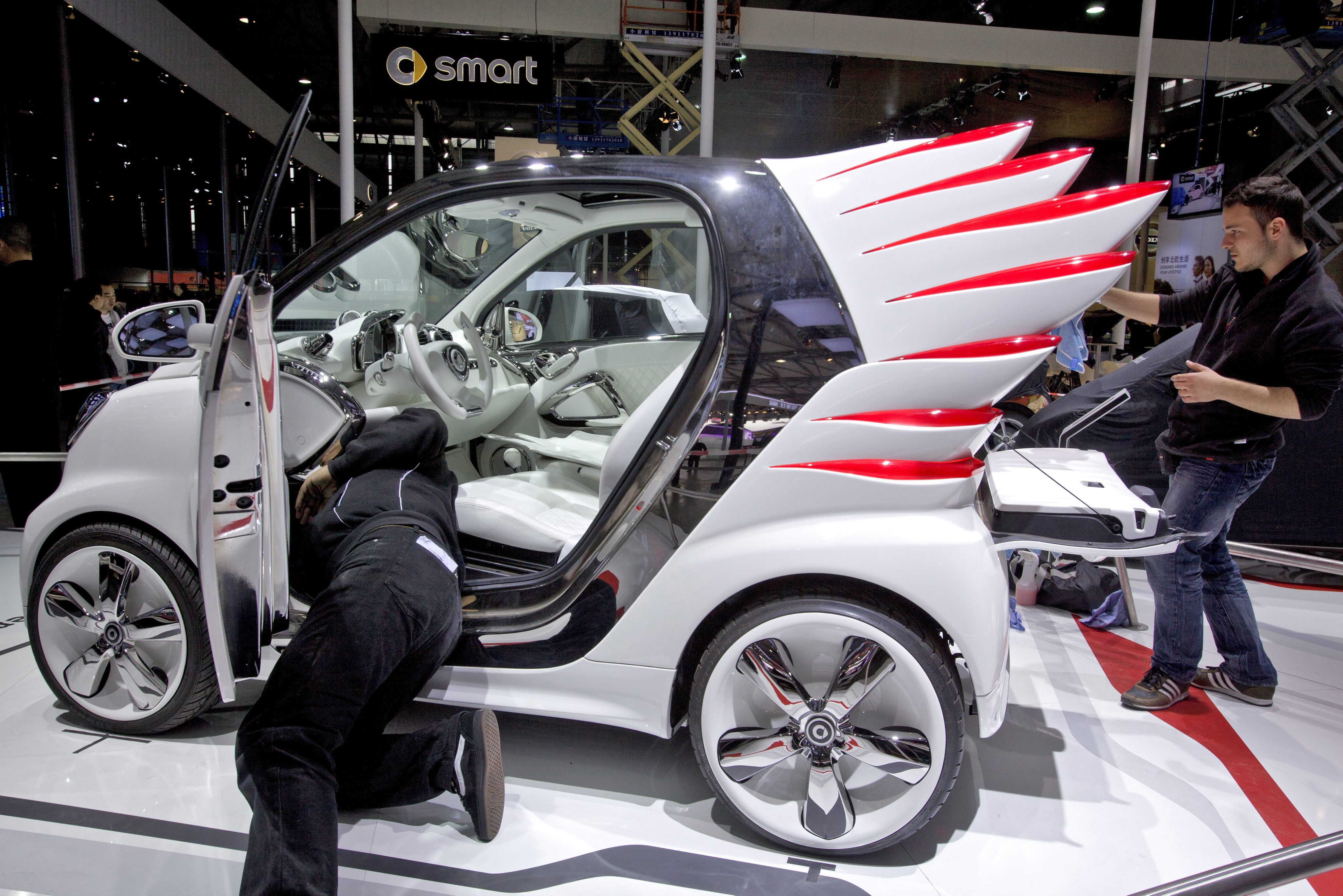 Представиха серийния крилат Smart