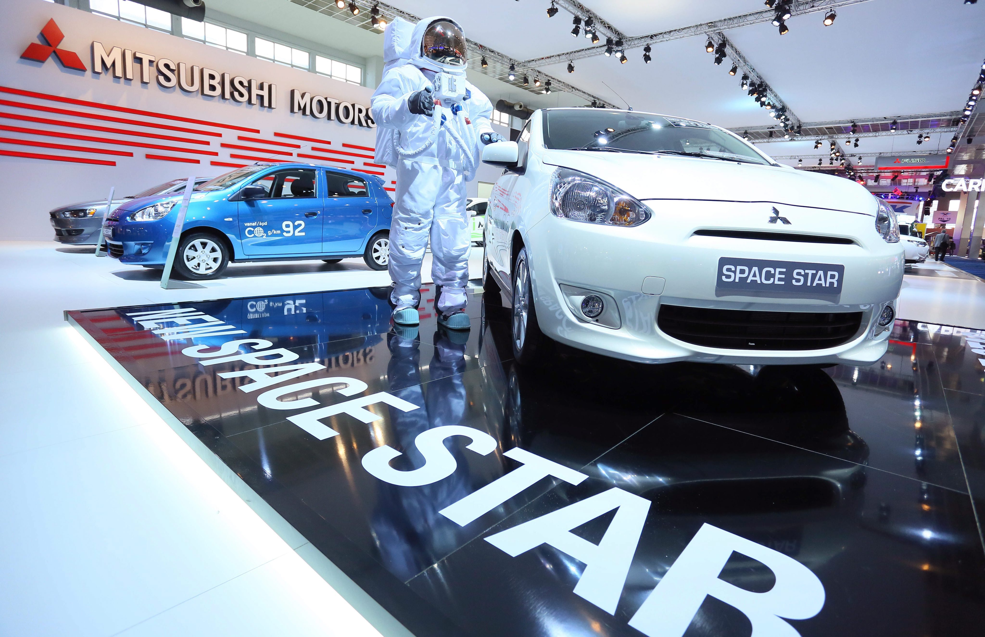 Mitsubishi пуска електрически Space Star