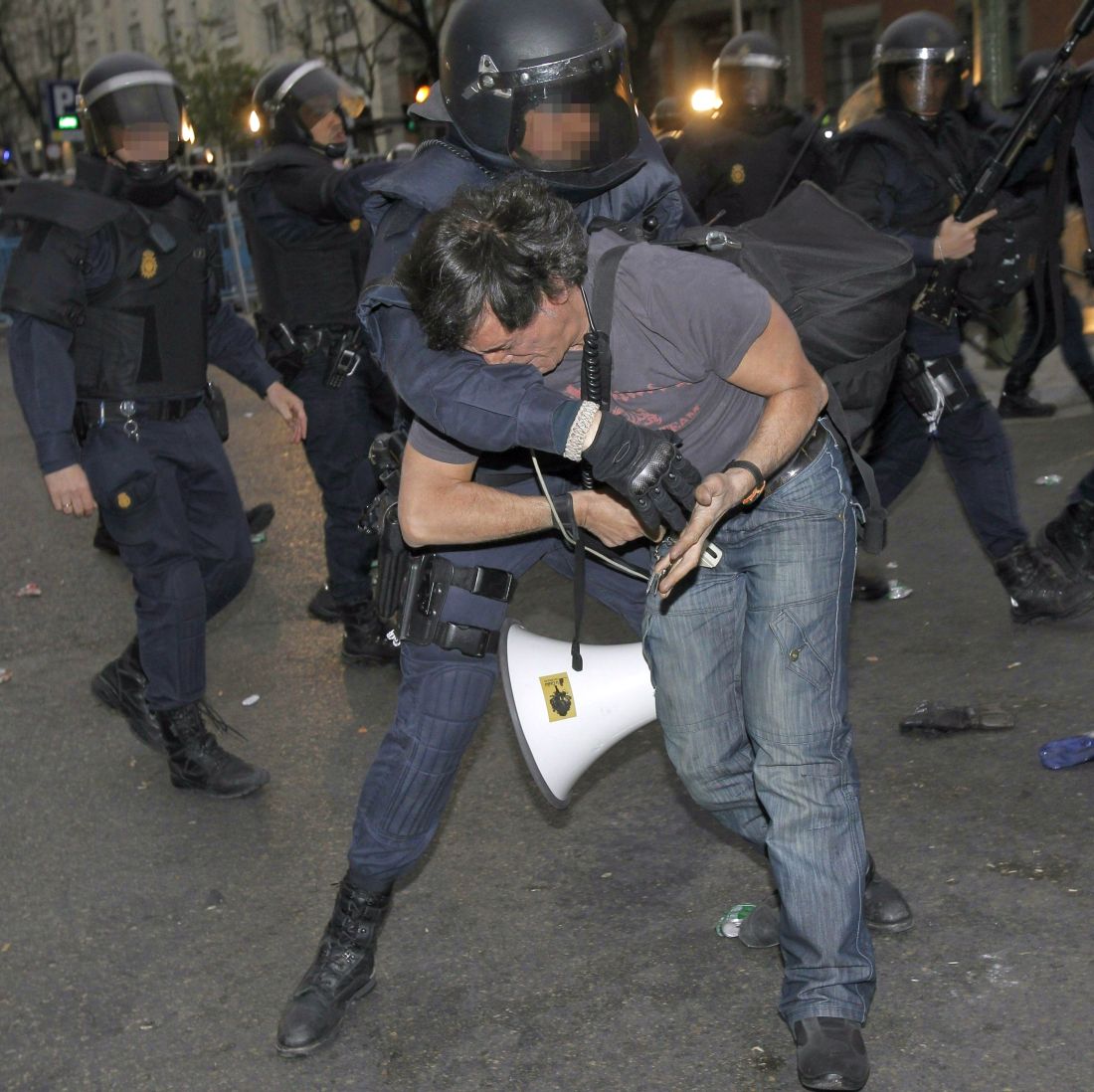 Протести и сблъсъци с полицията в Испания
