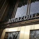 Печалбата на Amazon през първото тримесечие спада с 37%