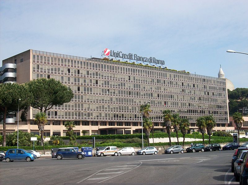 Банката, която е най-голяма в Италия по активи, отчете днес чиста печалба от 1 милиард евро