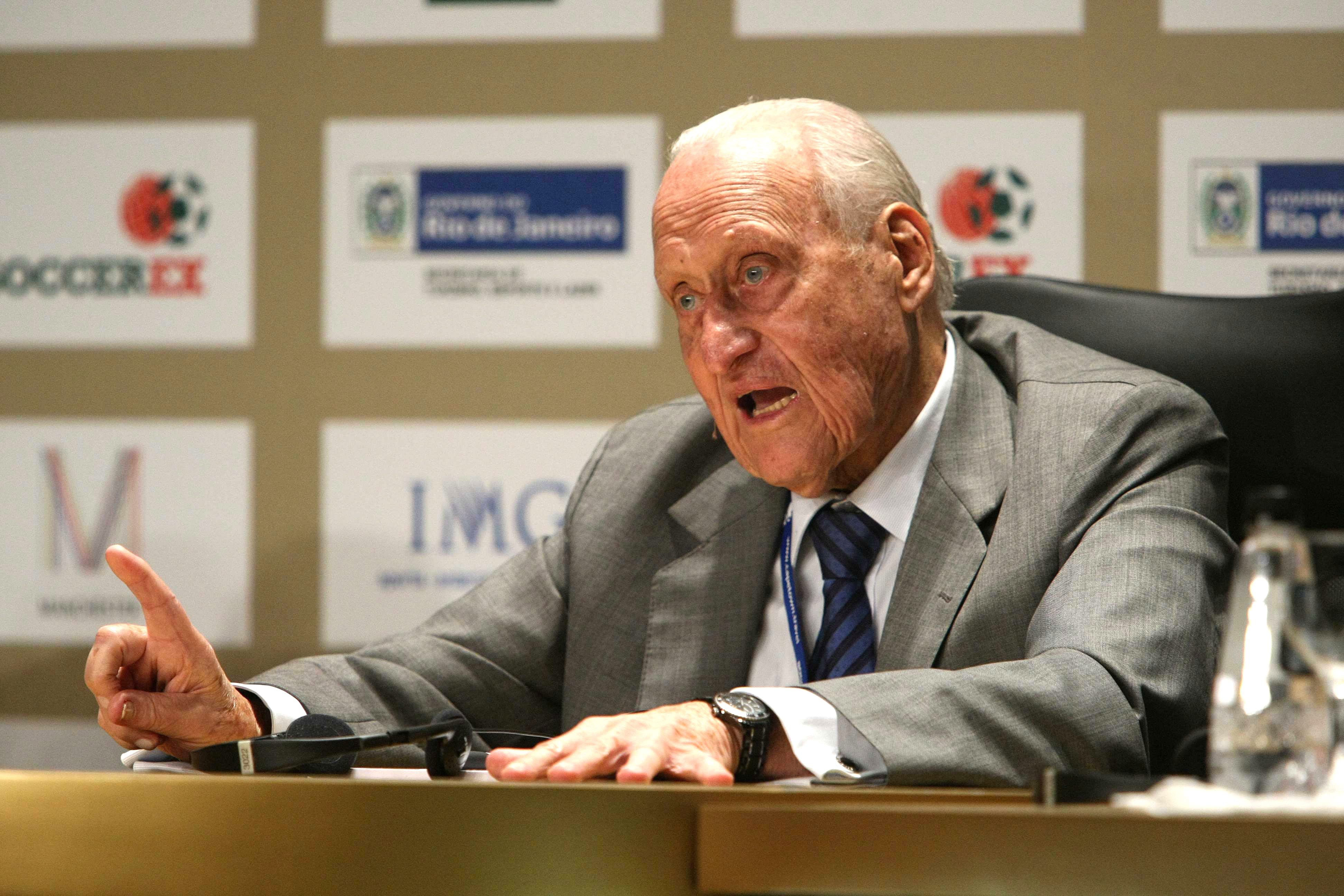 Почетният президент на ФИФА подаде оставка заради корупция