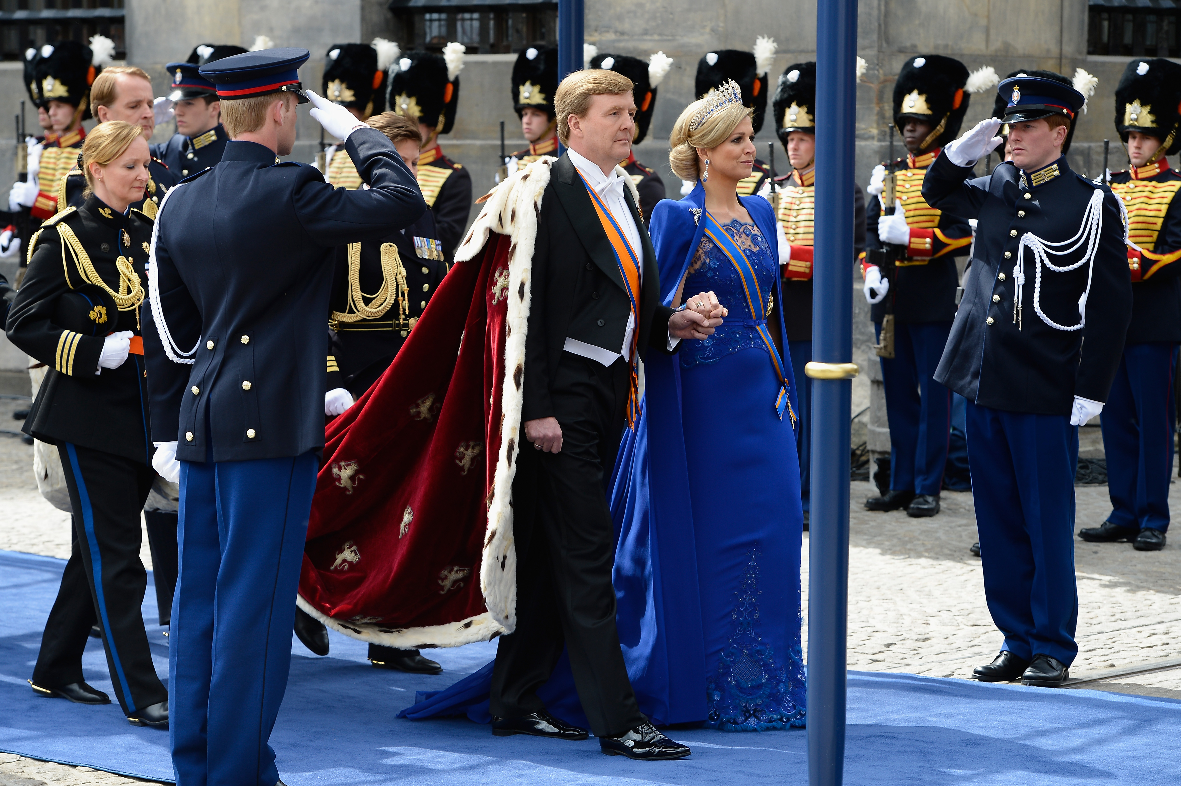 Холандия ликува с новата си кралска двойка