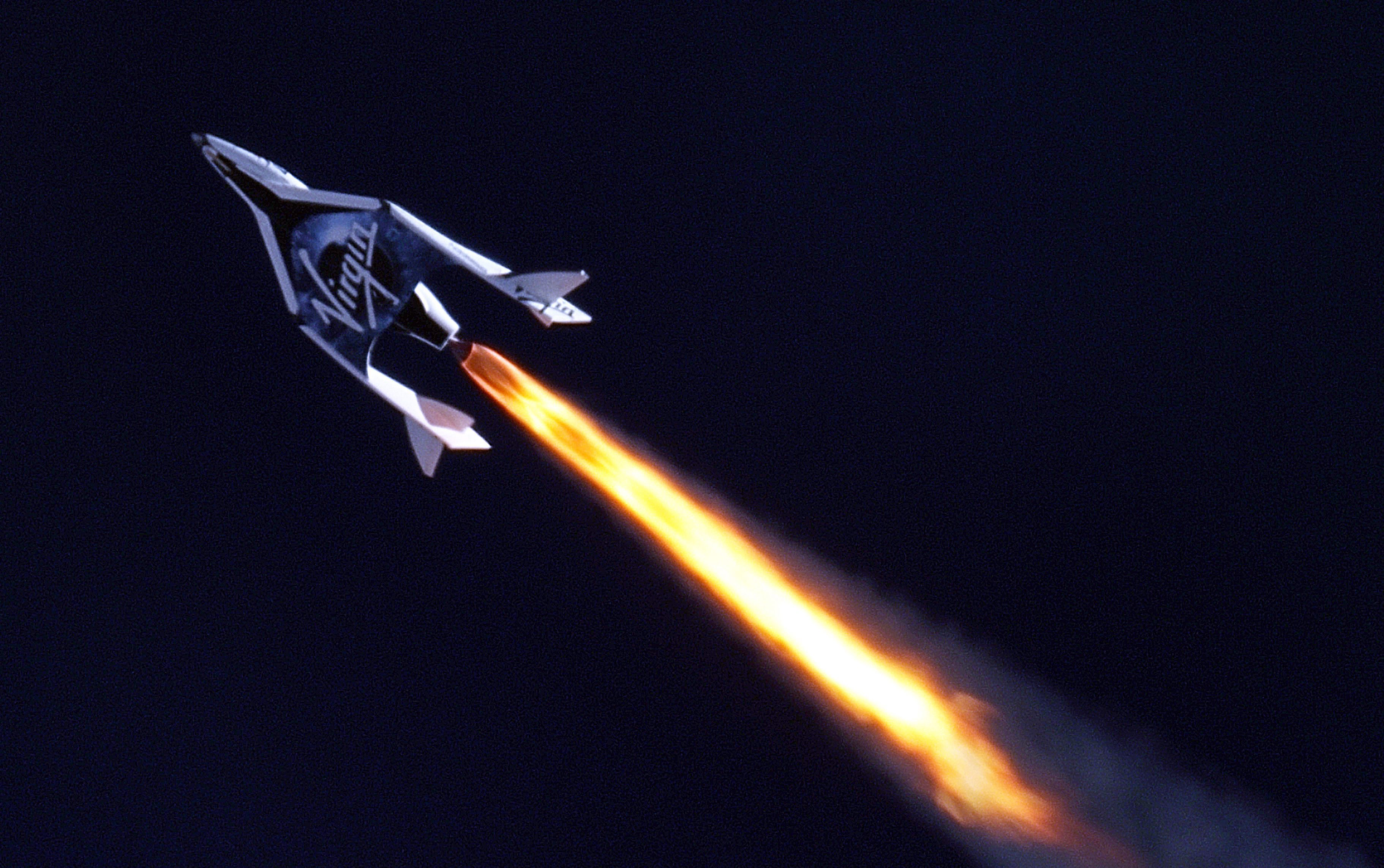 Туристическият космически кораб ”SpaceShipTwo” по време на тестов полет