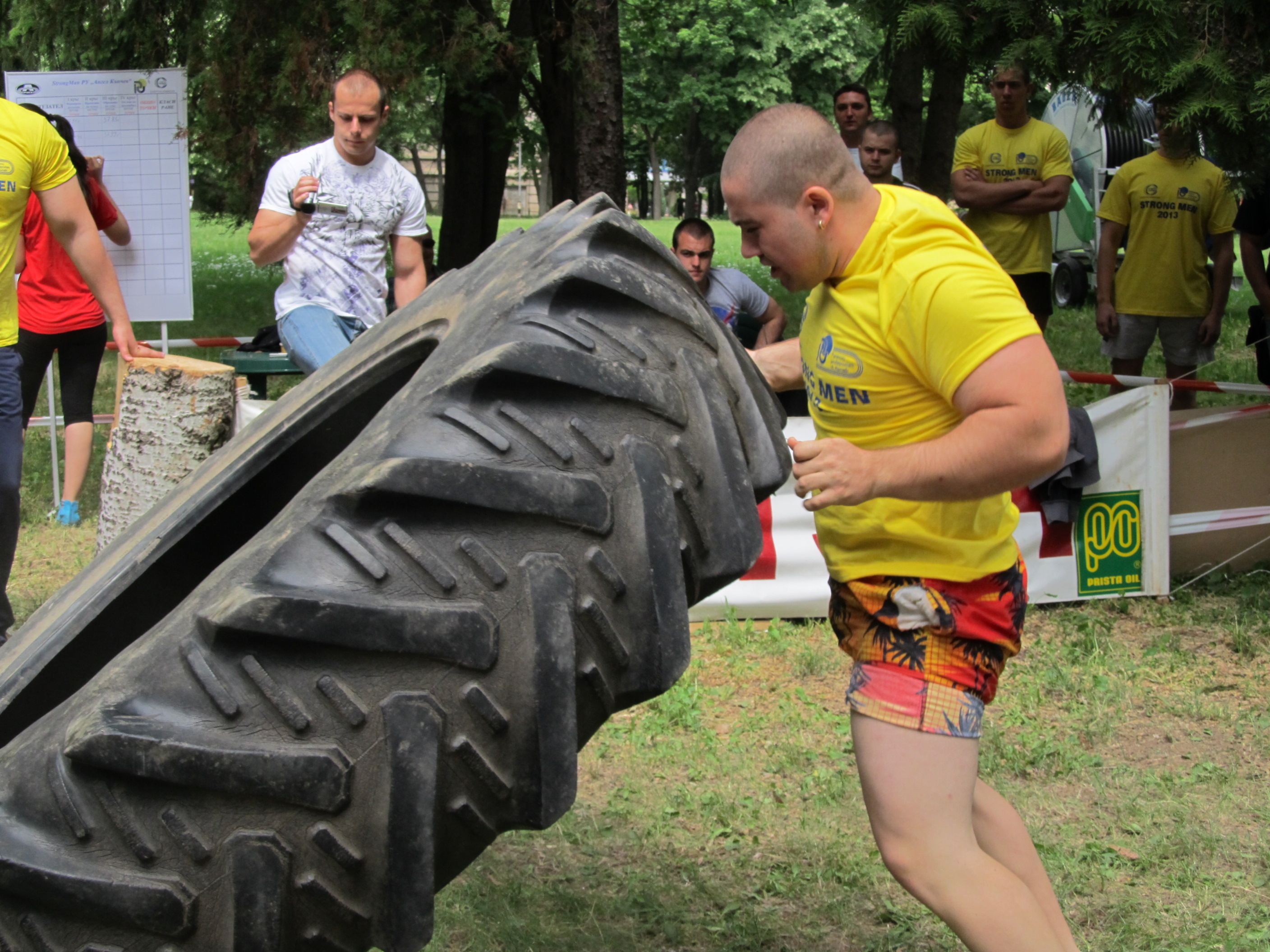 Тежестта на гумата е около 200 кг