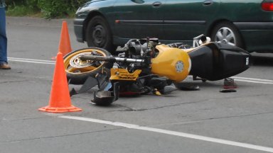  Моторист се бори за живот след злополука край Айтос 