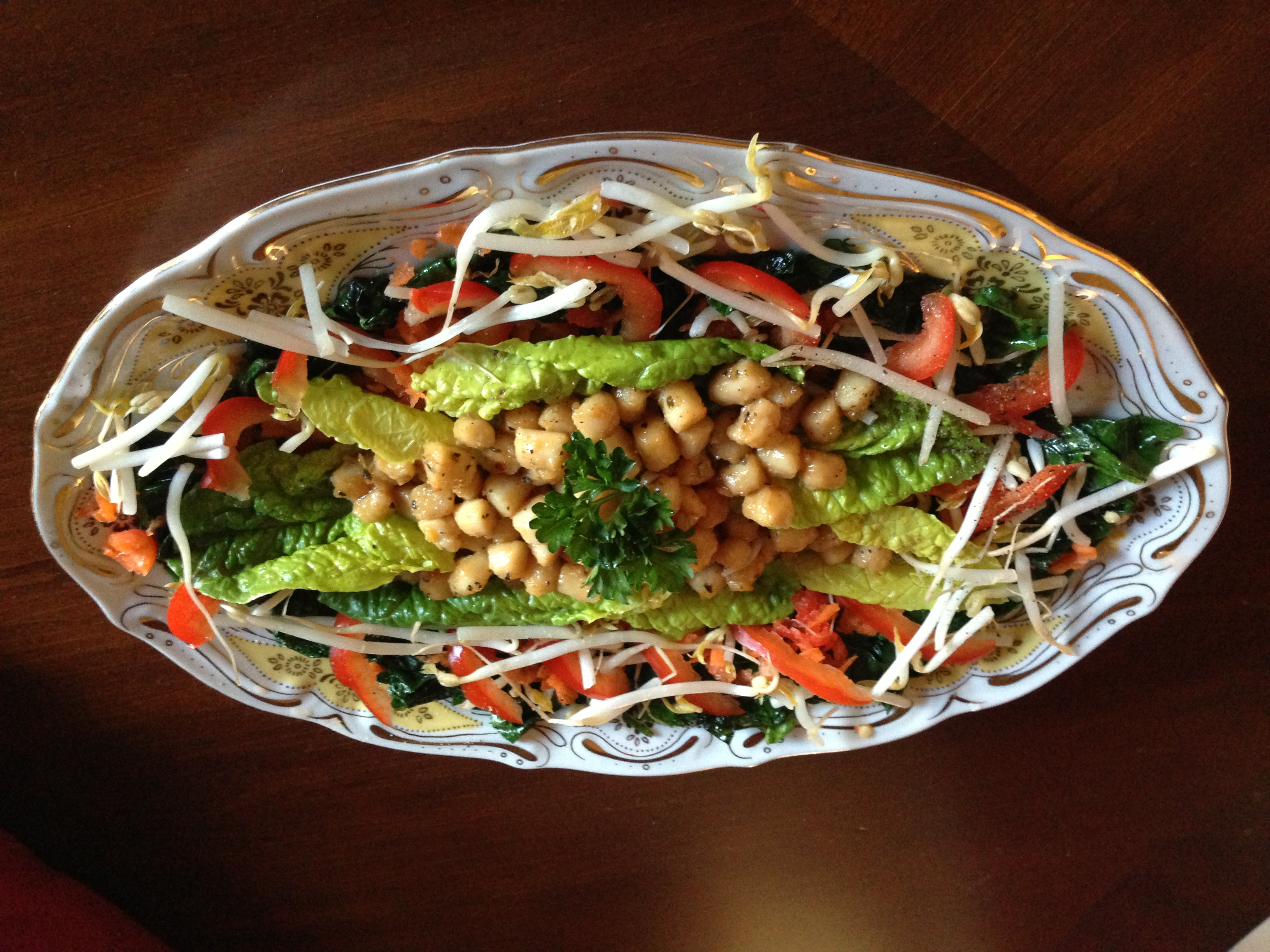 Scallops salad with vegetables (Салата от миди със зеленчуци)