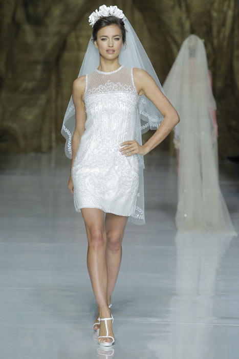 Ирина Шейк представя модел от колекция 2014 First Love на Pronovias