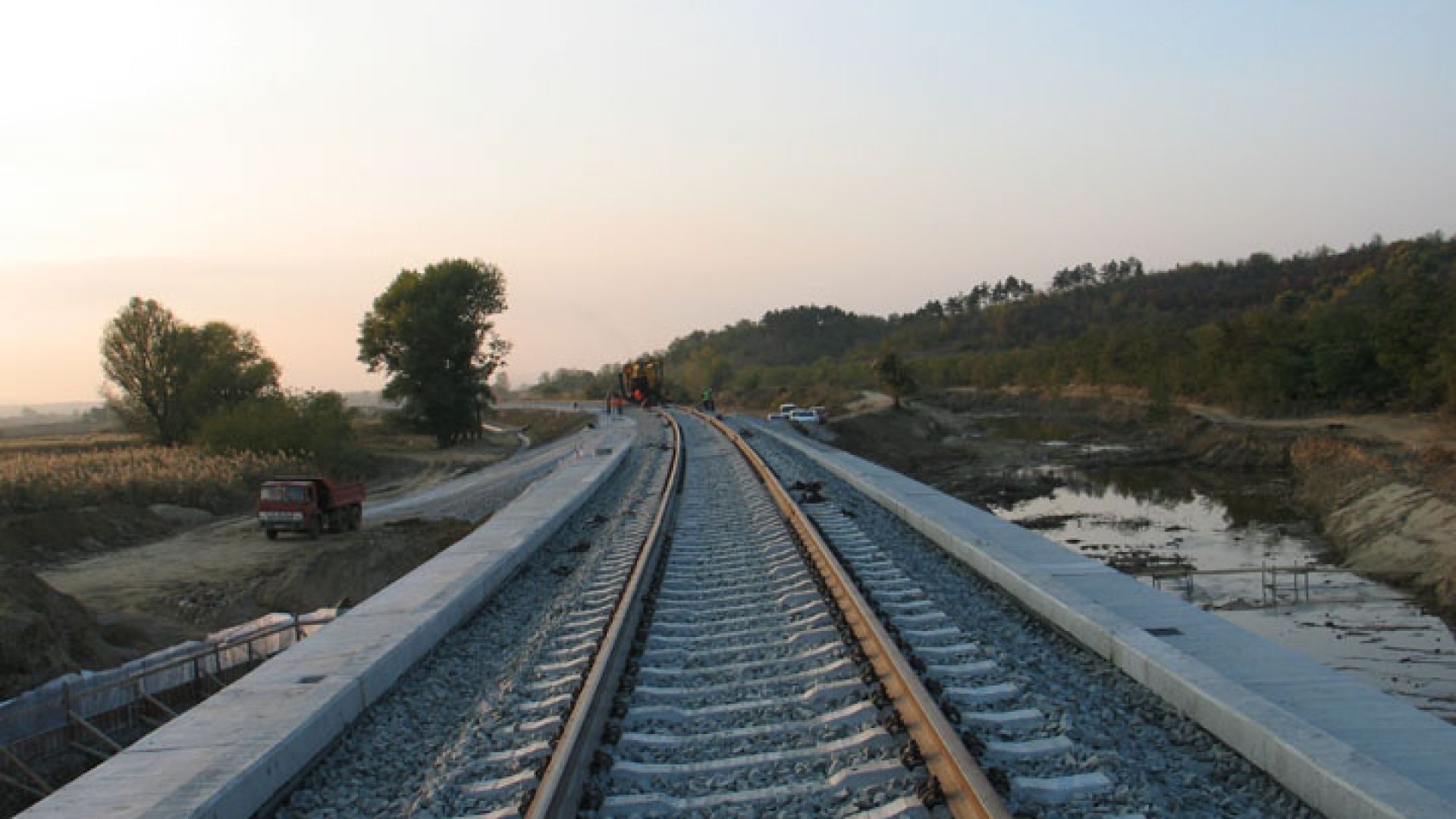 Провал с жп линията от Македония до България - за 4 г. само 8 км 