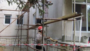 Отпускат нови 13 млн. лева за саниране на сгради в 28 малки общини